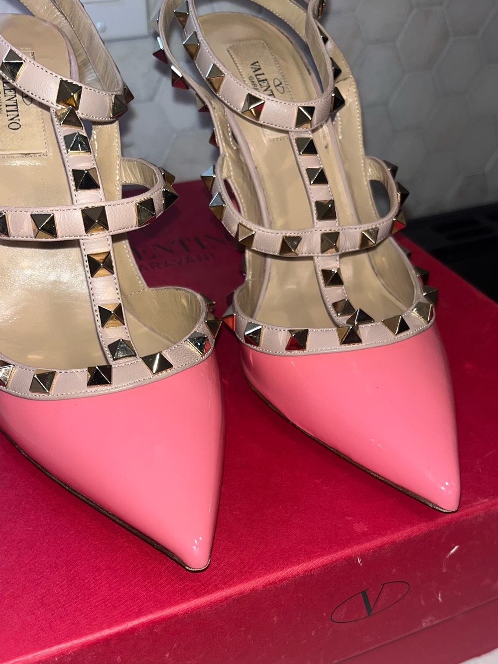 Valentino Garavani Pink Patent Leather Rockstud T-Strap Pumps - Picture 5 of 8